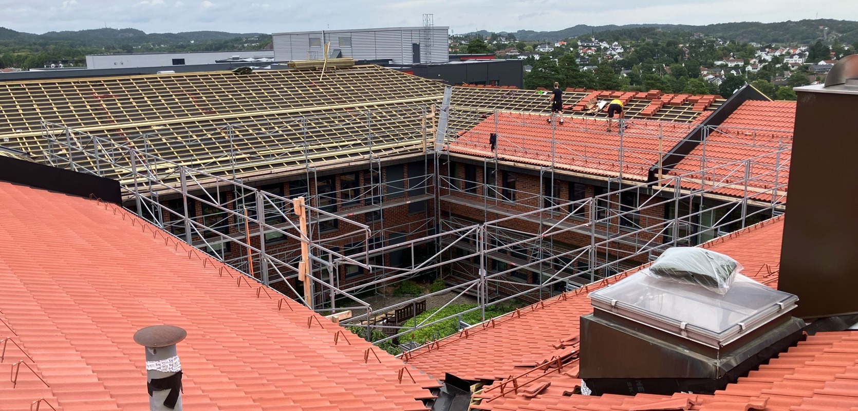 Nytt tak og solcelletakstein på Universitet i Grimstad